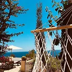 Anna- A Slice Of Heaven. Πόρτο Χέλι