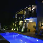 Anna- A Slice Of Heaven. Πόρτο Χέλι