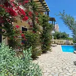 Anna- A Slice Of Heaven. Βίλα Πόρτο Χέλι