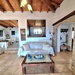 Anna- A Slice Of Heaven. Βίλα Πόρτο Χέλι