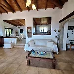Anna- A Slice Of Heaven. Vila