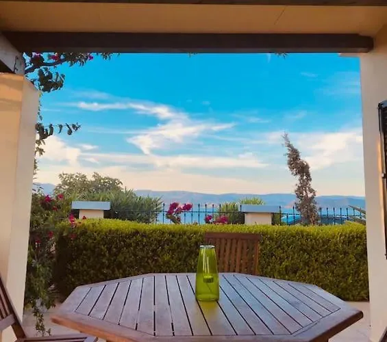 Anna- A Slice Of Heaven. וילה פורטו הלי