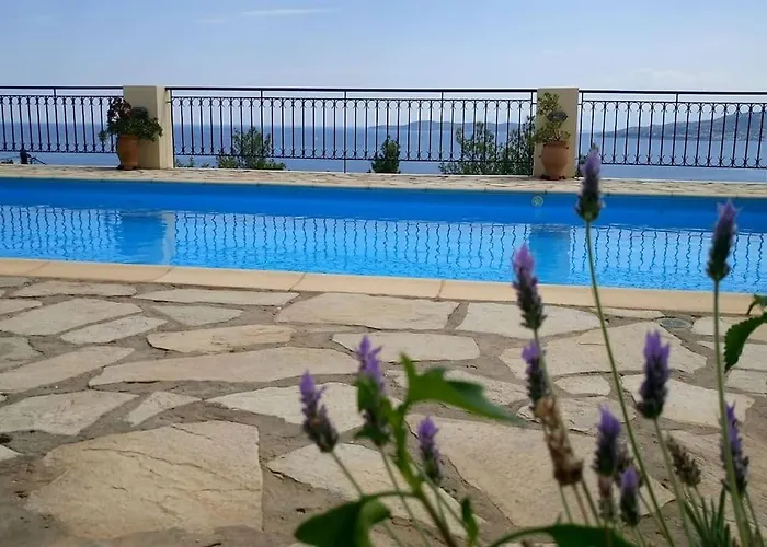 Anna- A Slice Of Heaven. * פורטו הלי