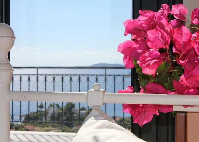 Anna- A Slice Of Heaven. * פורטו הלי