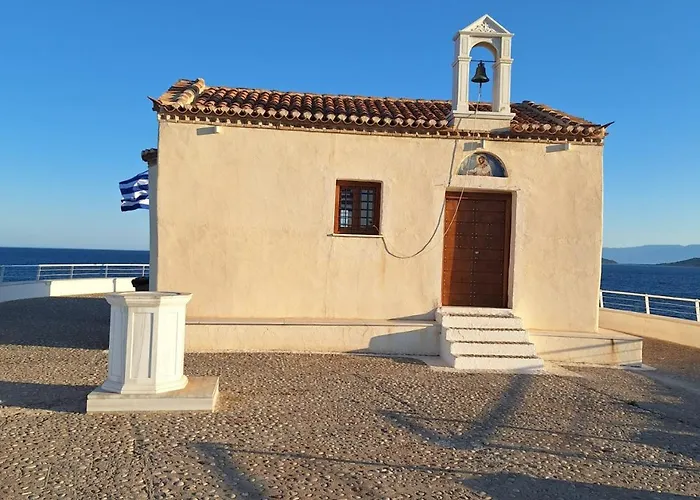 Anna- A Slice Of Heaven. פורטו הלי